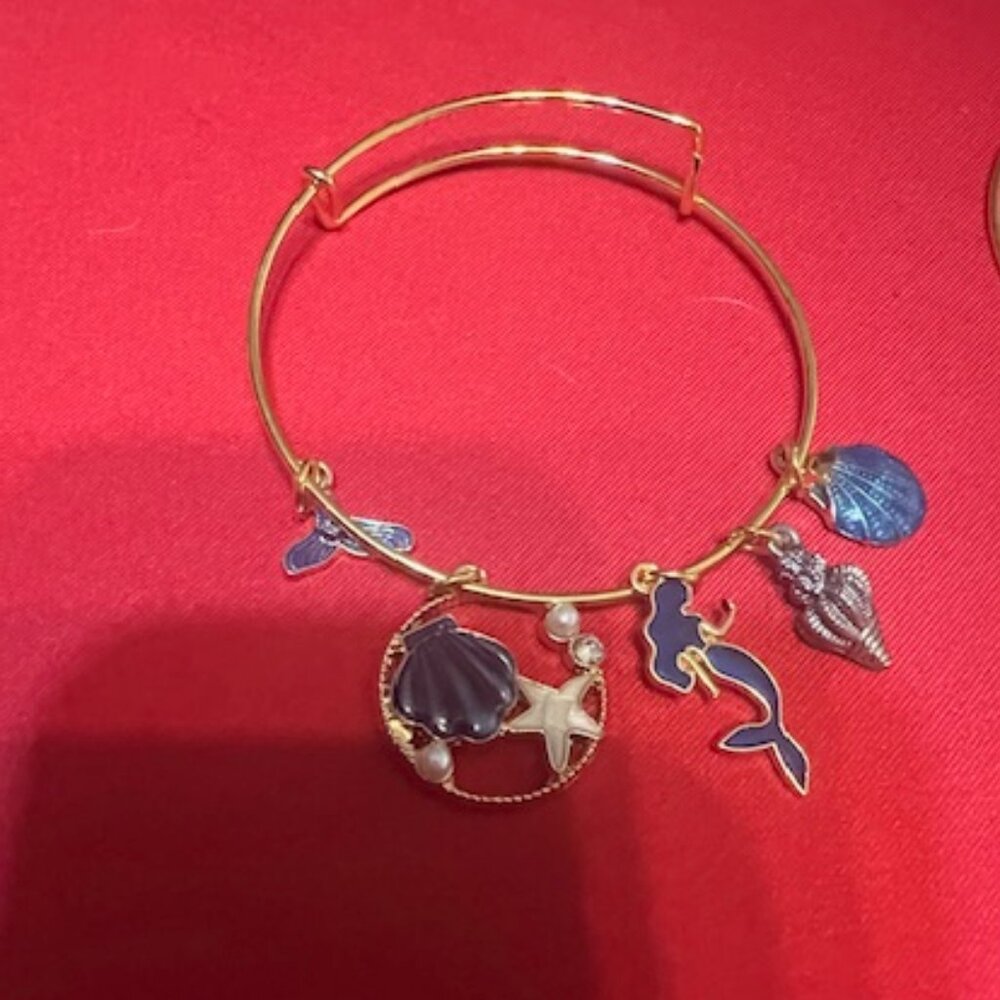Mermaid Charm Bangle Bracelet – Ocean-Inspired Gold-Tone Jewelry